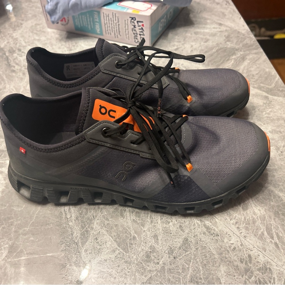 On Men's Black and Orange Athletic Shoes